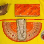 Karveer Nivasini Mahalaxmi Devi Poshak | Kolhapur Lakshmi Mata Dress for Temple & Home Puja | Traditional Silk Saree Vastra for Devi Idol & Photo Frame Decoration (9 Inch Poshak) (करवीर निवासिनी महालक्ष्मी देवी पोशाख । कोल्हापूर लक्ष्मी माता मंदिर आणि होम पूजेसाठी ड्रेस ) - Image 10