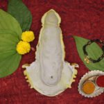 Shaktipeeth Kolhapur Ambabai Devi Face | Artistic Hand-Painted Mukhavata | Premium Polyresin Fiber Mahalakshmi Swaroop for Vratam & MandirKolhapur Mahalakshmi Margashirsha Vratam Devi Face/Mukhavata for Navratri Puja(Devi Mukh Height is: 11 Inches) (शक्तीपीठ कोल्हापूर अंबाबाई देवी चेहरा | कलात्मक हाताने रंगवलेला मुखवटा) - Image 3