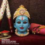 Shailaputri Devi Face Mukut– First Form of Navdurga | Parvati Putri/Sati Shailaja/Hemavati Mukhavata for Puja & Temple Decoration (शैलपुत्री देवी मुखी मुकुट– नवदुर्गेचे पहिले रूप | पूजेसाठी पार्वतीपुत्री/सती शैलजा/हेमावती मुखवटा )