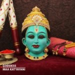Maa Katyayani Devi Face Idol – Fierce Warrior Goddess & Sixth Form of Navdurga | Handcrafted Mukhavata for Navratri Pooja, Temple Decor & Spiritual Protection (माँ कात्यायनी देवी दर्शनी मूर्ती - भयंकर योद्धा देवी आणि नवदुर्गेचे सहावे रूप)